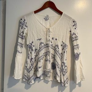 BP white with blue floral print bell sleeve blouse
